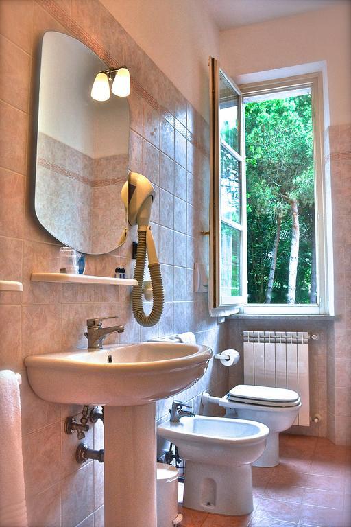 Hotel Villa Fiorisella Marina di Massa Ngoại thất bức ảnh