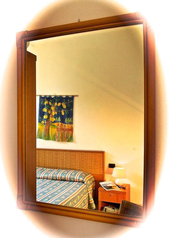 Hotel Villa Fiorisella Marina di Massa Phòng bức ảnh