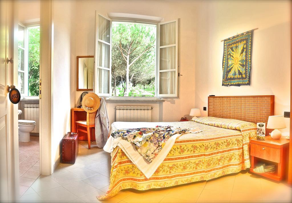 Hotel Villa Fiorisella Marina di Massa Phòng bức ảnh