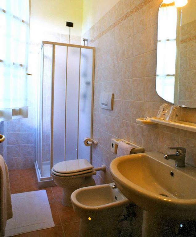 Hotel Villa Fiorisella Marina di Massa Phòng bức ảnh