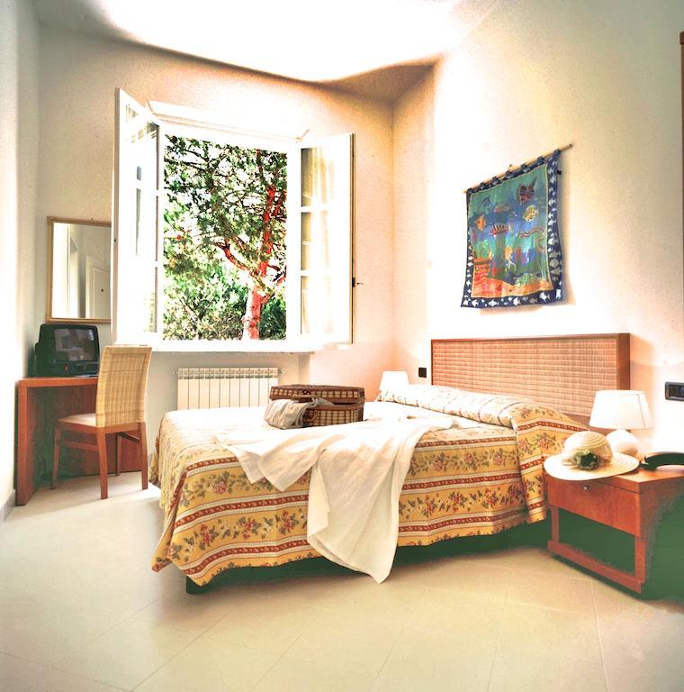 Hotel Villa Fiorisella Marina di Massa Phòng bức ảnh